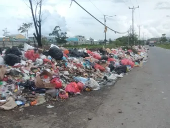Bupati Jayapura Soroti Sampah dan Penyumbatan Aliran Air, Pastikan Armada Kebersihan Segera Beroperasi Normal