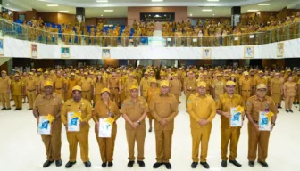 Gubernur Fakhiri Pimpin Apel Perdana ASN 2026: Evaluasi Kekurangan Tahun Lalu, Tingkatkan Pelayanan Publik