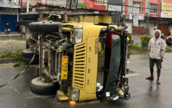 Truk Rombongan Keluarga Terbalik di Sentani, 19 Orang Luka-luka Dilarikan ke Rumah Sakit