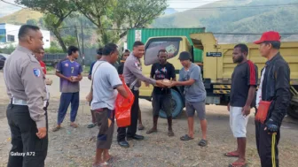 Sat Lantas Polres Jayapura Edukasi Keselamatan Berkendara Kepada Sopir Truk di Sentani