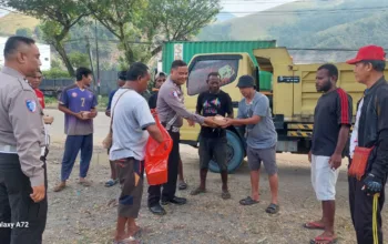 Sat Lantas Polres Jayapura Edukasi Keselamatan Berkendara Kepada Sopir Truk di Sentani