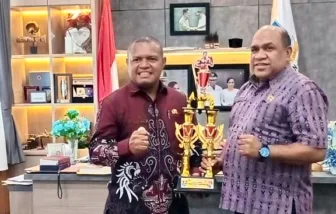 Ukir Sejarah Juara Umum Tinju Gubernur Cup, Ketua KONI Jayapura: “Ini Waktunya Kita Bangkit, Tekan Miras dan Narkoba Lewat Olahraga”