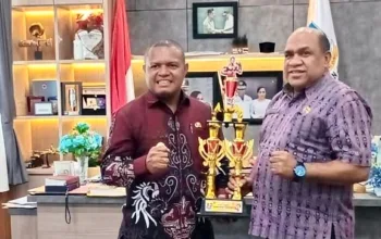 Ukir Sejarah Juara Umum Tinju Gubernur Cup, Ketua KONI Jayapura: “Ini Waktunya Kita Bangkit, Tekan Miras dan Narkoba Lewat Olahraga”