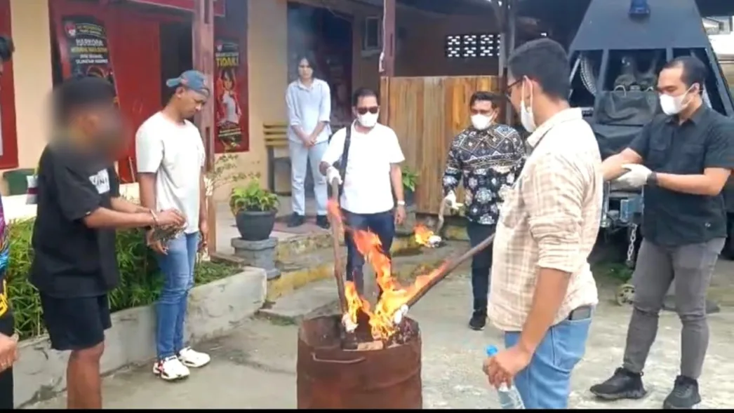 Sat Resnarkoba Polres Jayapura Musnahkan 131 Gram Ganja Hasil Pengungkapan di Sentani Timur