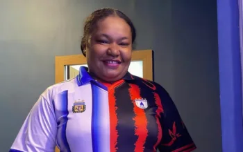 Nona Kuligay di Jayapura Tunjukkan Kecintaan pada 2 Tim Sekaligus, Simbol Cinta Ganda Suporter Papua pada Persipura dan Argentina
