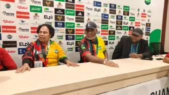 Persiku Dihajar Tanpa Ampun 2:0, Ketua Harian Beri Bonus dan Ajak Seluruh Masyarakat Papua Doakan Persipura ke Liga 1