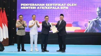 Momen HUT ke-61, Menteri Nusron Serahkan Sertipikat Hak Pakai untuk Lemhannas RI di Jakarta