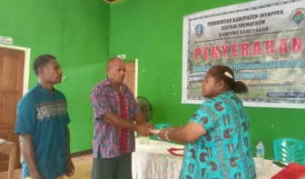 Pemerintah Distrik Ebungfauw Serahkan BLT ke Kampung Kameyakha Sebesar Rp 111.300.000, Tekankan Pentingnya Data Akurat