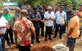Bupati Jayapura Letakkan Batu Pertama Tanda Kantor Adat Dafonsoro Utara Mulai Dibangun