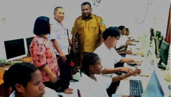 Kadistrik Sentani Kota Kunjungi PKBM Peniel, Temukan Banyak Anak Papua Dominan Ikuti Ujian Paket