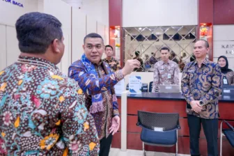 Tinjau Pelataran di Kantah Kota Banjarbaru, Wamen ATR BPN: Hindari Masyarakat Menunggu Terlalu Lama di Loket