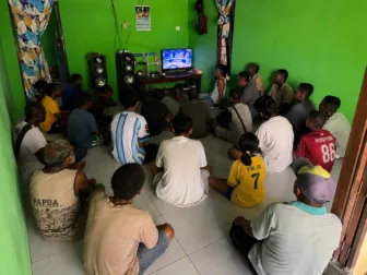 Kepala Suku Besar Wikaya Keerom Gelar Nobar Piala Dunia dan Baksos Sembako, Pererat Kebersamaan Masyarakat