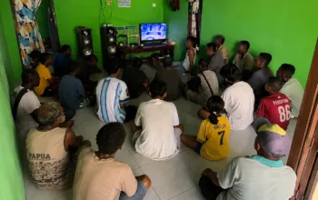 Kepala Suku Besar Wikaya Keerom Gelar Nobar Piala Dunia dan Baksos Sembako, Pererat Kebersamaan Masyarakat