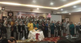 Menyeberang Laut dan Begadang Demi Nyawa: HUT ke-75 IBI Jayapura Soroti Rentannya Bidan Pelosok, Pemkab Janji Perkuat Kesehatan
