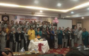 Menyeberang Laut dan Begadang Demi Nyawa: HUT ke-75 IBI Jayapura Soroti Rentannya Bidan Pelosok, Pemkab Janji Perkuat Kesehatan