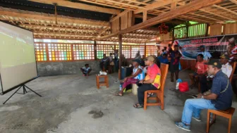 Kepala Suku Sembra Gelar Nobar Piala Dunia dan Baksos di Tanjung Ciberi, Ajak Warga Saling Menghormati