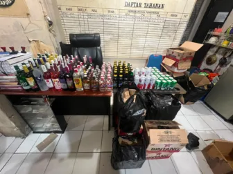 Polresta Jayapura Kota Sita 359 Botol Miras Ilegal, 2 Pemilik Diamankan