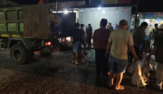 DLH Kabupaten Jayapura Meminta Maaf Kepada Warga Atas Pelayanan Sampah Yang Mengganggu  di Pasar Lama Sentani