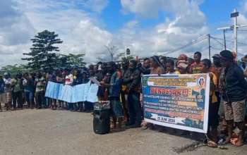 Ribuan Massa Desak Bupati dan DPRK Nduga Segera Aktifkan Roda Pemerintahan, Ancam Tutup Akses Udara dan Laut