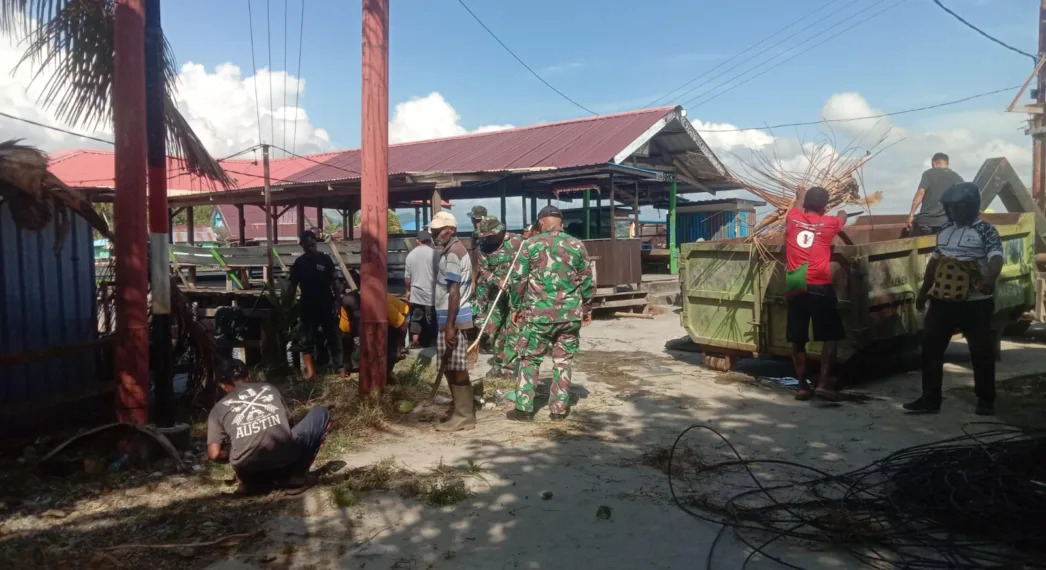 Sinergi Warga dan TNI Rindam XVII Ciptakan Kampung Yobeh Bersih Jelang Festival Budaya Adat