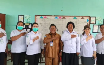 63 Siswa SD YPK Kwadeware Ikuti Pemeriksaan Kesehatan Gratis dari Puskesmas Waibu
