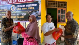 Kepala Suku Besar Wii-Kaya Salurkan Bantuan Sosial, Perkuat Kepedulian kepada Masyarakat Keerom