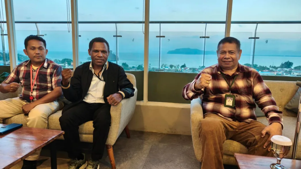 Diduga Melelehkan Profesi Advokat, Aloysius Renwarin Laporkan Paulus Ubruangge ke Polda Papua