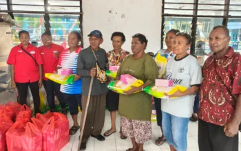 Kepala Suku Makuba Gelar Bakti Sosial dan Bagikan Sembako Sambut HUT RI ke-81