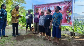 Sambut HUT RI ke-81, Kepala Suku Hamadi Berbagi Kasih dengan Lansia dan Janda di Tanjung Ria