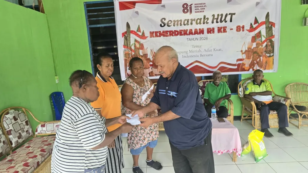 Dukung Festival Kuliner, Ondoafı Kayu Batu Salurkan Bantuan dan Gelar Bakti Sosial Semarakkan HUT Kemerdekaan