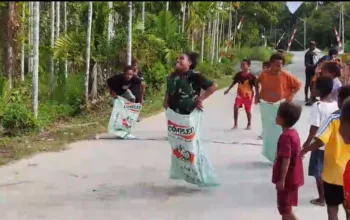 Warga Skouw Sae Rayakan HUT RI ke-81 dengan Bakti Sosial dan Lomba Anak