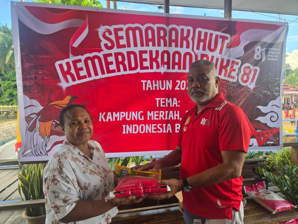 Bakti Sosial dan Bagi Sembako Presiden Warnai HUT ke-81 RI di Kampung Kayo Pulau, Ondoafi: Jaga Persatuan dan Waspada Hoaks