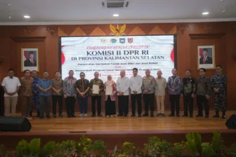 ATR BPN Serahkan Sertipikat Aset BMD dan BUMD Pemprov Kalsel, Wamen Ossy: Perkuat Kepastian Hukum Aset Daerah