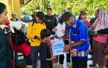 Dinas Pendidikan Papua Beri Bantuan Ratusan Seragam bagi Pelajar Terdampak Kebakaran Dok V