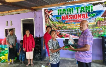 Bagi Bantuan Beras dan Bibit Cabai di Hari Tani Nasional, Kepala Suku Modouw Ajak Warga Perkuat Lumbung Kampung