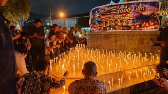 Solidaritas Jurnalis Jayapura Gelar Doa dan 1.000 Lilin Kenang 5 Wartawan Yang Hilang di Selat Sunda