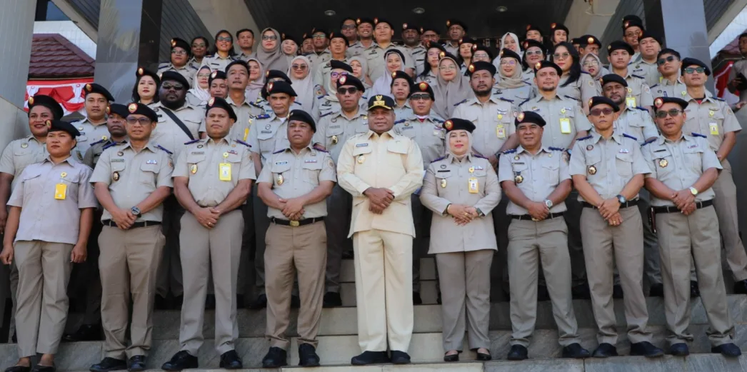 Peringati HANTARU ke-66, Kanwil ATR/BPN Papua Gelar Upacara dan Serahkan Sertipikat Tanah
