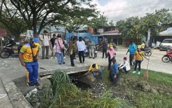 Bersih-bersih di Abepura, Rustan Saru: Ini Rumah Besar Kita, Sama-sama Kita Bersihkan