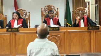 Herikson Donald Korwa Divonis Bebas oleh Majelis Hakim PN Jayapura Perkara Tuduhan Surat Pelepasan Adat Palsu Bukit Jokowi