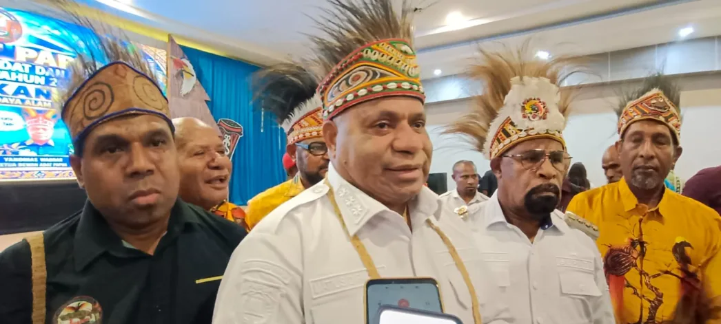 Buka Konferensi Adat, Gubernur Fakhiri: Masyarakat Adat Bukan Objek, Tapi Penentu Arah Pembangunan Papua