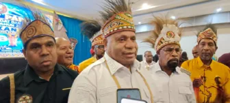Buka Konferensi Adat, Gubernur Fakhiri: Masyarakat Adat Bukan Objek, Tapi Penentu Arah Pembangunan Papua