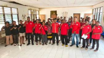 Ondofolo Besar Yoka Gelar Bakti Sosial Peringati Hari Sumpah Pemuda, Ajak Pemuda Papua Jaga Adat dan Persatuan