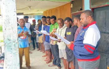 Sambut Hari Sumpah Pemuda ke-98, Kepala Suku Enghuarasit Bersama Yonif TP 910/Aherfaiyona Perkuat Persatuan dan Kepedulian Sosial di Mamberamo Raya